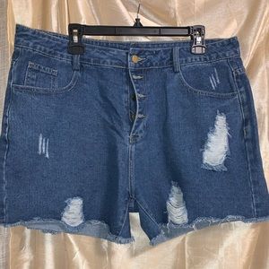 Distressed jeans shorts